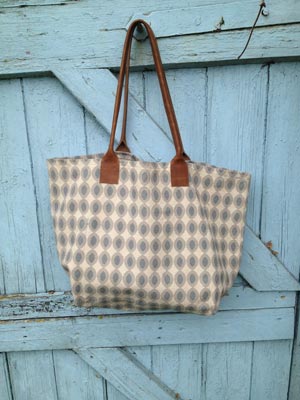 Bag-in--Oval-Topaz-door